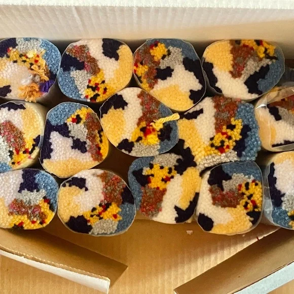 Shaggy Puppies Latch Hook Kit WonderArt Latch Hook Kit 20"x27" - Picture 4 of 7